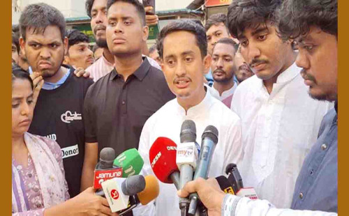 শিক্ষার্থীদের হাইকোর্ট ঘেরাও: রাজু ভাস্কর্যে সমাবেশ 