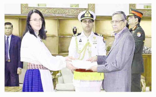 রাষ্ট্রপতির আহ্বান: রোহিঙ্গা সংকট সমাধানে আন্তর্জাতিক সহযোগিতার প্রয়োজন 