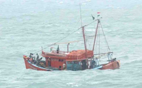 বাংলাদেশের জলসীমায় মাছ শিকার, ৪৮ ভারতীয় জেলে আটক